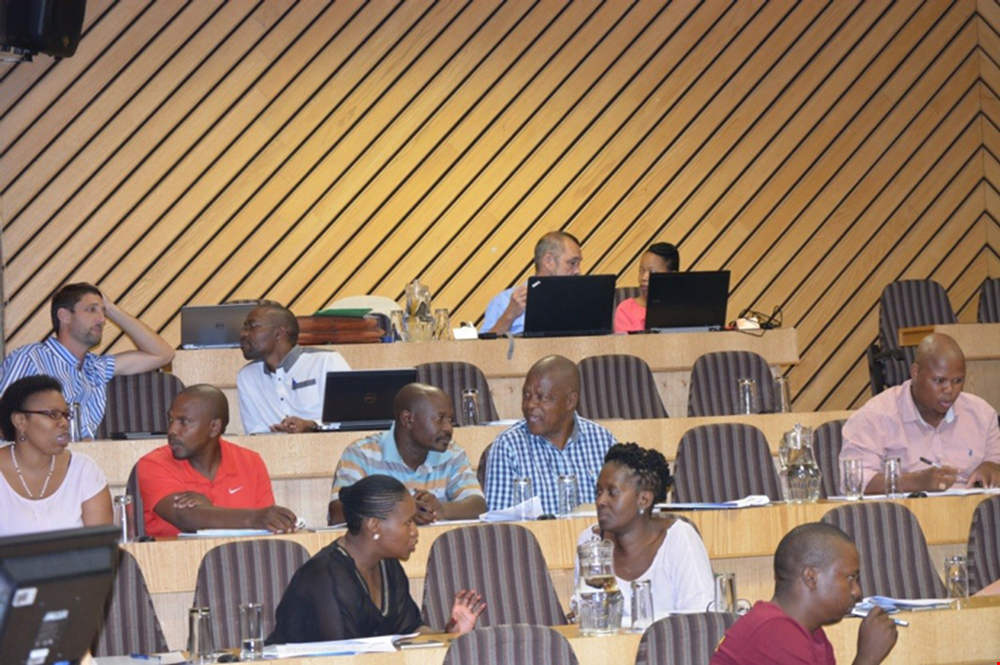 Research experts share knowledge with postgraduate students