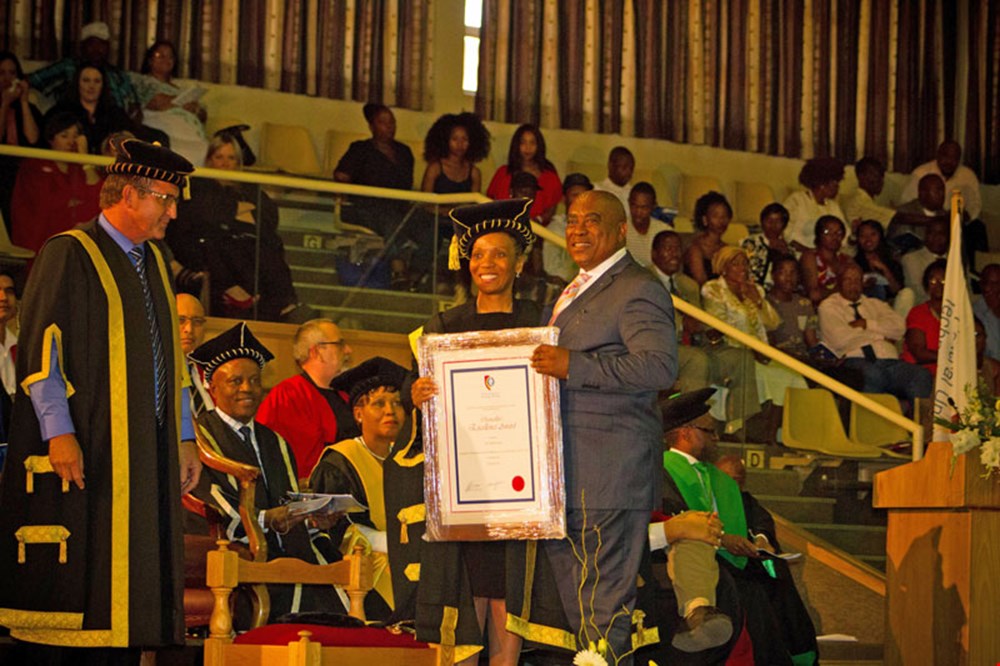 Mr Loate first to receive Chancellor Excellence award