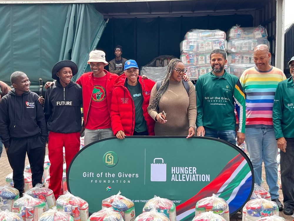 CUT Wellness Centre, SRC and Gift of the Givers Foundation spread hope to unfunded students through grocery hamper initiative 