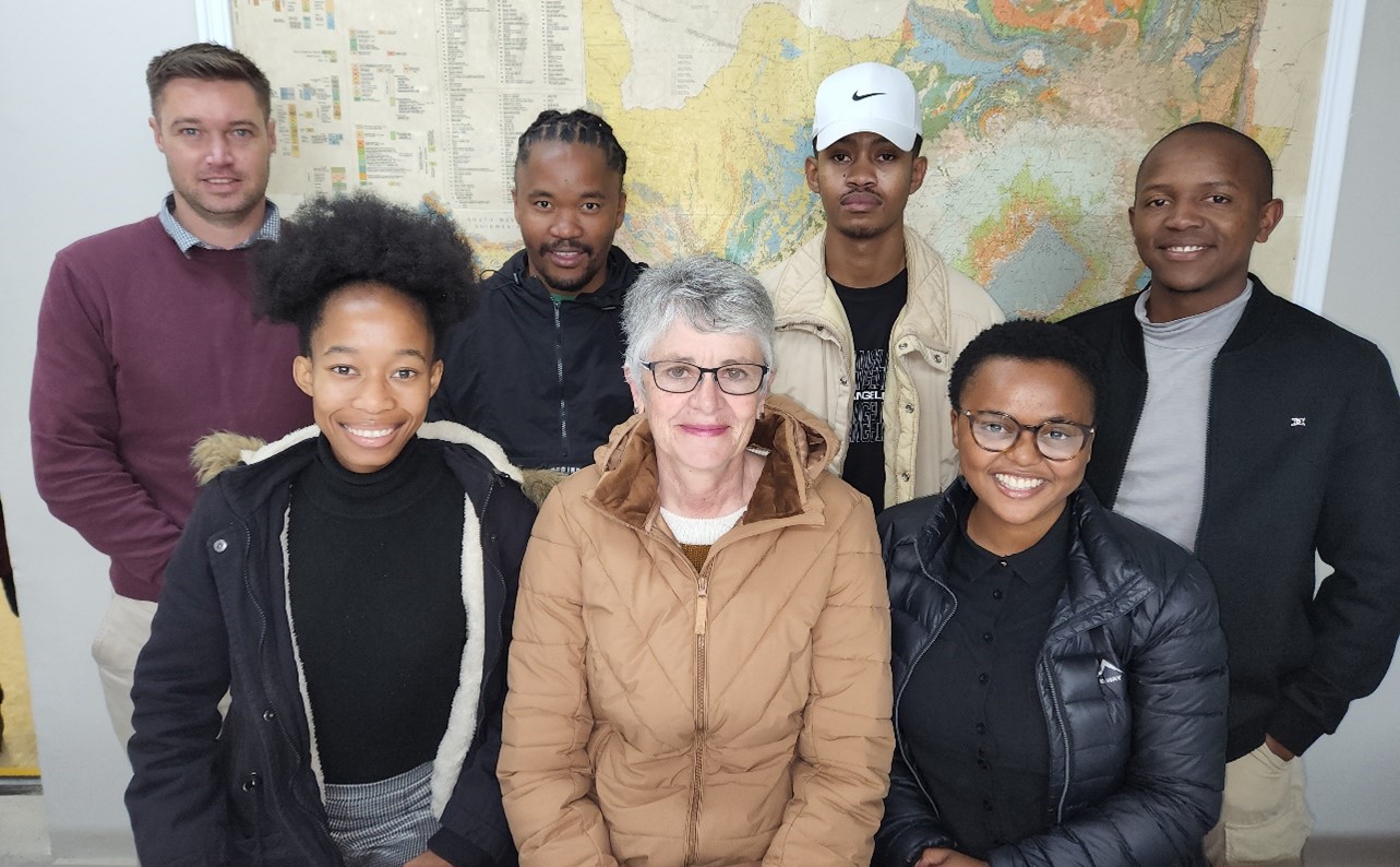 The Road works project management team. From left (back row): Jonathan Steenkamp, Elias Chakane, Socrates Toolo, and Malelo Mweemba. From left (front row): Boitumelo Thlakung, Prof. Elizabeth Theron, and Boitumelo Sehularo.