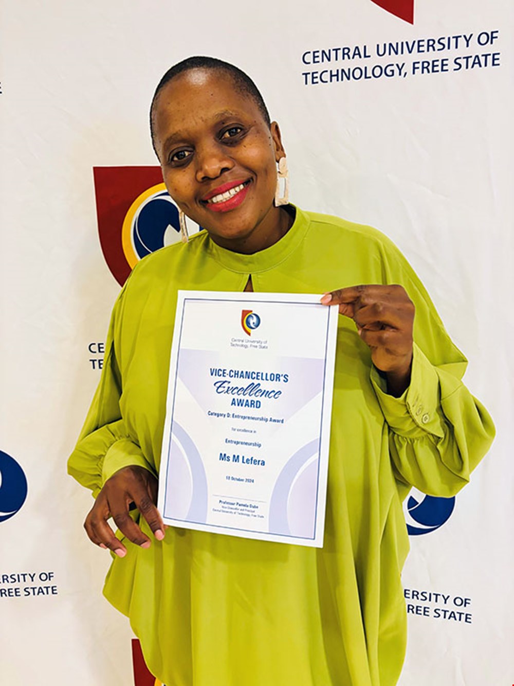 ENACTUS CUT Co-Faculty Advisor receives Vice-Chancellor’s Excellence Award for two consecutive years 