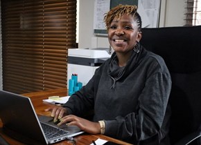 CUT HER STORY: Celebrating Ms Cynthia Tiwani Welkom Campus Facilities Manager CUT HER STORY: Celebrating Ms Cynthia Tiwani Welkom Campus Facilities Manager