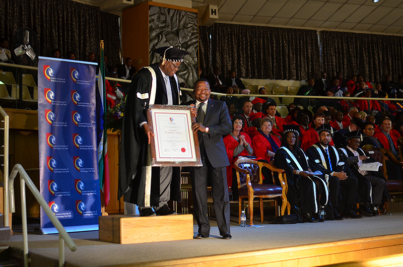 Dr Maleho Seane receives Chancellor’s Excellence Award