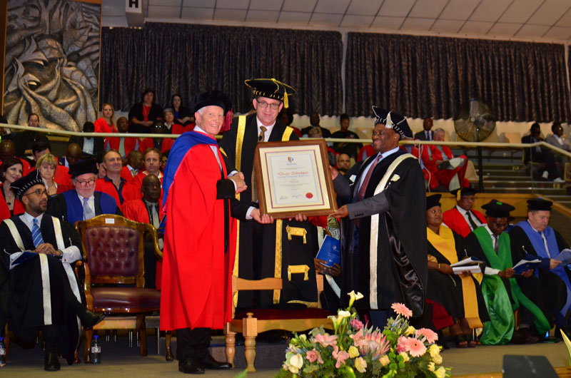 Dr Brand Pretorius receives an honorary Doctorate