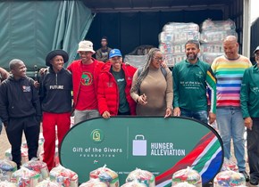 CUT Wellness Centre, SRC and Gift of the Givers Foundation spread hope to unfunded students through grocery hamper initiative  CUT Wellness Centre, SRC and Gift of the Givers Foundation spread hope to unfunded students through grocery hamper initiative